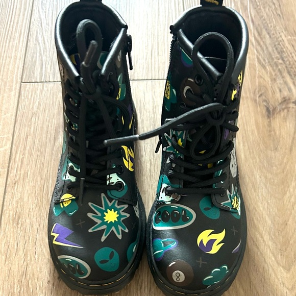 Dr. Martens Toddler 1460 Sticker Print Leather Lace Up Boots SIZE 11 - Picture 3 of 8